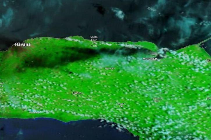 False-color corrected reflectance image of smoke emanating from a fire at an oil storage facility in Cuba on Aug 8, 2022 (MODIS/Terra)