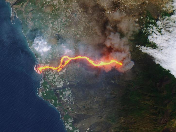 VEDA capture of La Palma lava flows into the sea
