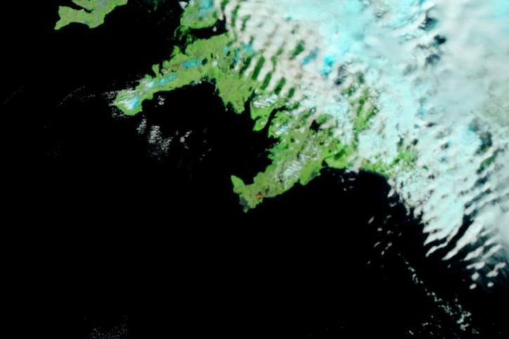 False-color corrected reflectance image of a volcano eruption at Sundhnúkur Crater Row on 5 June 2024 from the VIIRS instrument aboard the joint NASA/NOAA Suomi NPP satellite