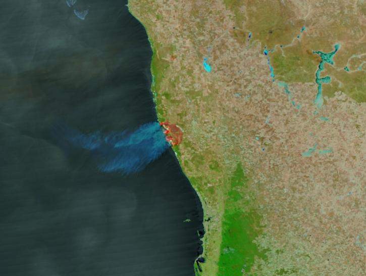 False-color corrected reflectance image of large bushfires north of Perth, Australia on 28 November 2024 from the VIIRS instrument aboard the NOAA-21 satellite
