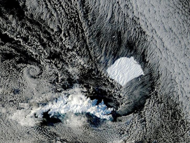 True-color corrected reflectance image of Iceberg A23A and iceberg A23F on 17 August 2025 from the MODIS instrument aboard the Aqua satellite