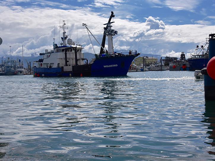 Wolstad departing for the Beaufort Sea