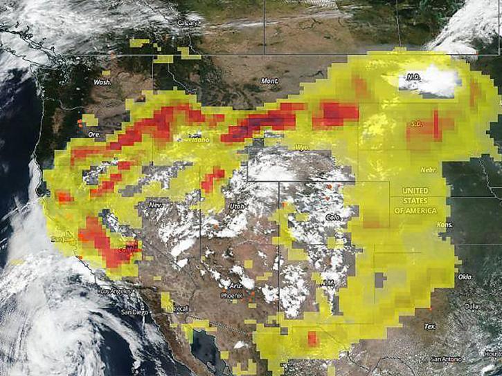 satellite image showing how impcat of California wildfire smoke across the United States