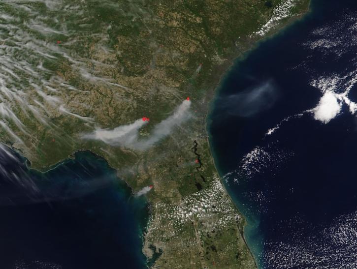 True-color corrected reflectance image of smoke emanating from wildfires in Georgia, USA on 21 April 2026 from the VIIRS instrument aboard the NOAA-21 satellite.