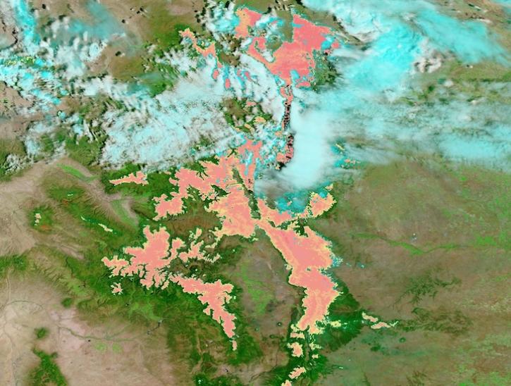 False-color corrected reflectance image overlaid with snow cover index showing snow over Colorado and Wyoming on 7 May 2026 from the MODIS instrument aboard the Terra satellite.