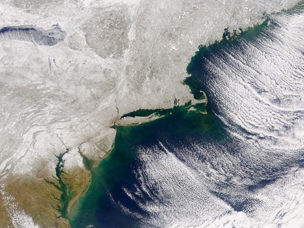 image of snowstorm along the US east coast