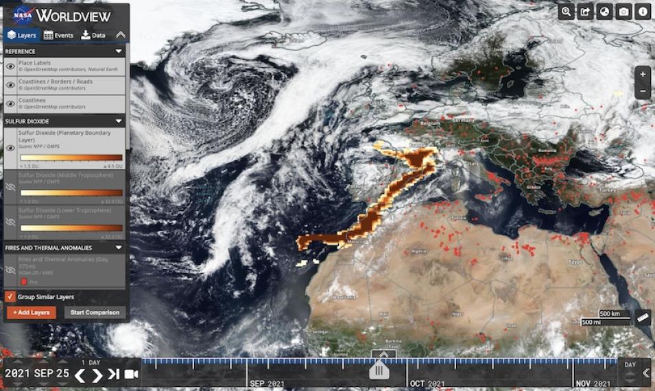 Ash plume from the Cumbra Vieja Volcano eruption on 19 September 2021