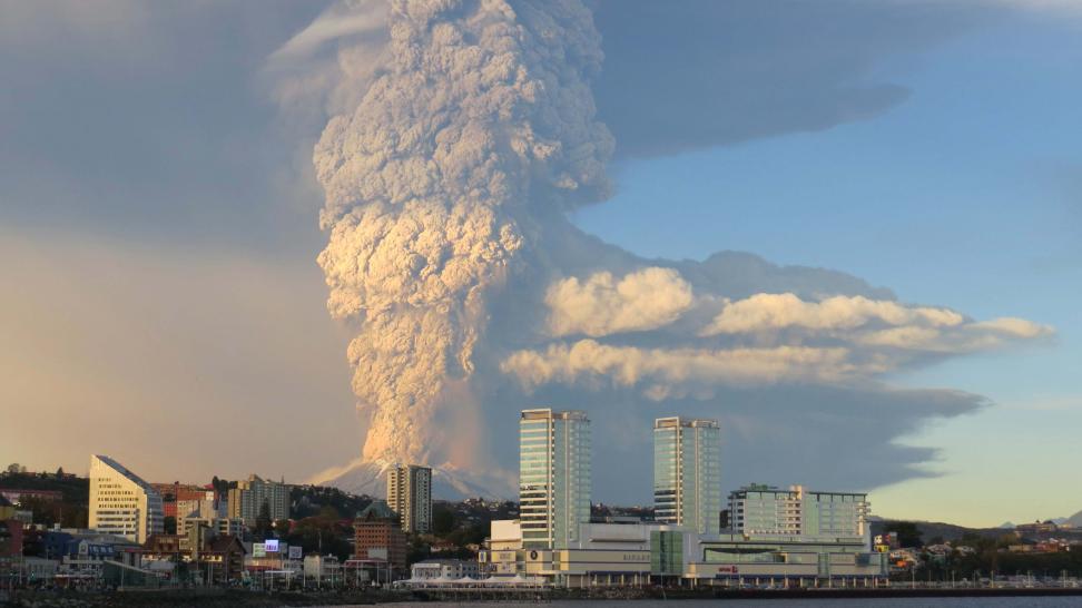 Side view of the eruption of Calbuco with Puerto Montt in the foreground.